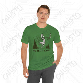 Men’s Funny ’He is Rizzin’’ Basketball Jesus Dunk Tee: Humorous Sports Shirt for Basketball Fans - T-Shirt