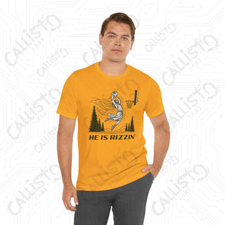 Men’s Funny ’He is Rizzin’’ Basketball Jesus Dunk Tee: Humorous Sports Shirt for Basketball Fans - T-Shirt