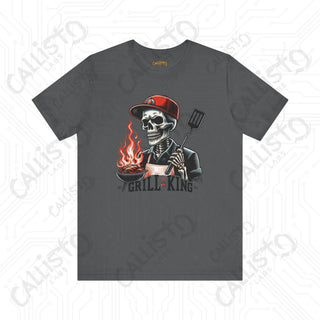 Men’s Funny ’Grill King’ Horror Skeleton Dad Graphic Shirt: Humorous BBQ Apparel for Grill Masters and Dads