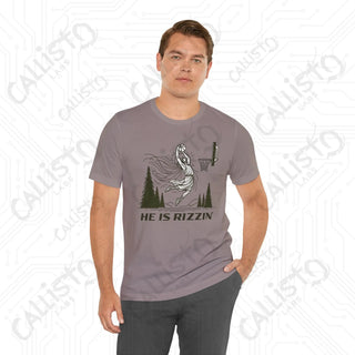 Men’s Funny ’He is Rizzin’’ Basketball Jesus Dunk Tee: Humorous Sports Shirt for Basketball Fans - T-Shirt