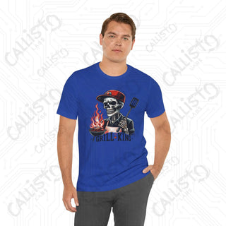 Men’s Funny ’Grill King’ Horror Skeleton Dad Graphic Shirt: Humorous BBQ Apparel for Grill Masters and Dads - T-Shirt