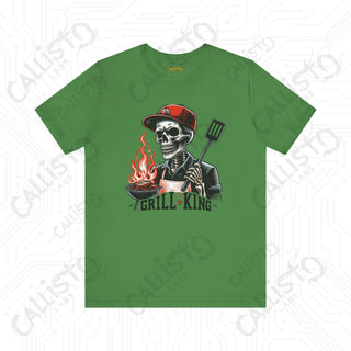 Men’s Funny ’Grill King’ Horror Skeleton Dad Graphic Shirt: Humorous BBQ Apparel for Grill Masters and Dads