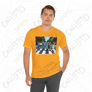 Men’s Humorous Shirt: Funny Cats Crossing the Street Design - Quirky Tee for Cat Lovers and Humor Enthusiasts - T-Shirt