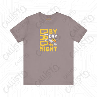 Men’s ’Dad by Day Gamer by Night’ Graphic Shirt: Fun and Stylish Tee for Gaming Dads - Perfect Gift Idea - Pebble