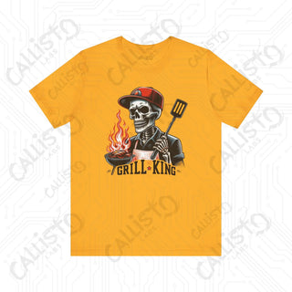 Men’s Funny ’Grill King’ Horror Skeleton Dad Graphic Shirt: Humorous BBQ Apparel for Grill Masters and Dads