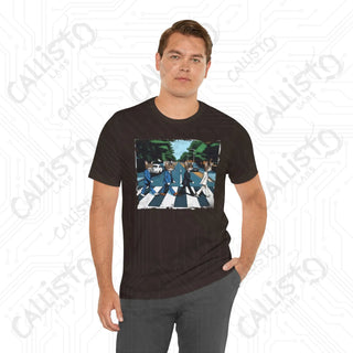 Men’s Humorous Shirt: Funny Cats Crossing the Street Design - Quirky Tee for Cat Lovers and Humor Enthusiasts - T-Shirt