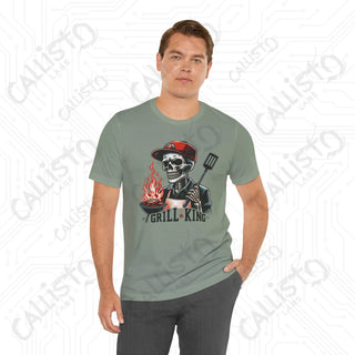 Men’s Funny ’Grill King’ Horror Skeleton Dad Graphic Shirt: Humorous BBQ Apparel for Grill Masters and Dads - T-Shirt