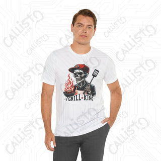 Men’s Funny ’Grill King’ Horror Skeleton Dad Graphic Shirt: Humorous BBQ Apparel for Grill Masters and Dads - T-Shirt