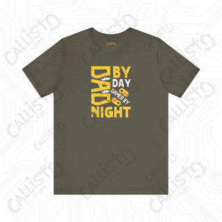 Men’s ’Dad by Day Gamer by Night’ Graphic Shirt: Fun and Stylish Tee for Gaming Dads - Perfect Gift Idea - Army