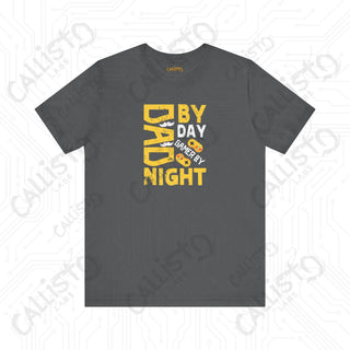 Men’s ’Dad by Day Gamer by Night’ Graphic Shirt: Fun and Stylish Tee for Gaming Dads - Perfect Gift Idea